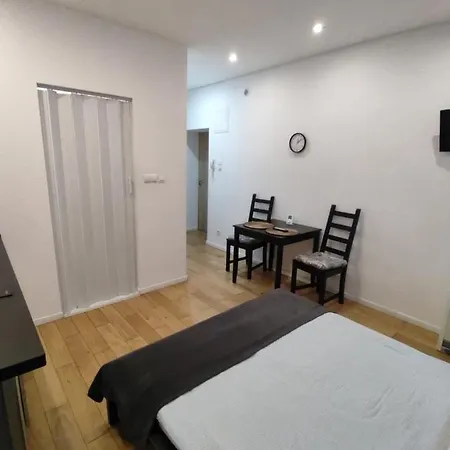 Self Check - In Topolowa Ideal Location Next To Main Rail, 10 Min To Main Square By Foot Apartment *