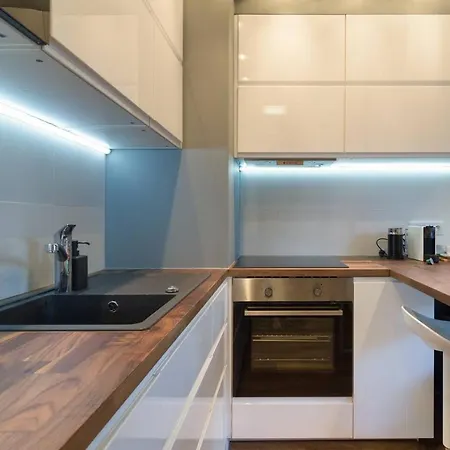 Cozy With Garden Prestigious Location Apartment