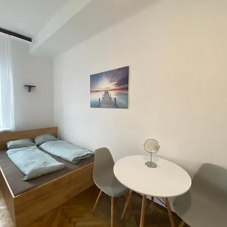 Classy In Old Town Apartment *