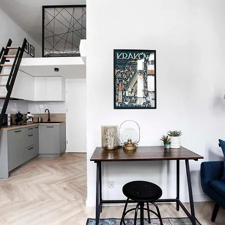 Charming With Kitchen - Old Town, Main Station Apartment *