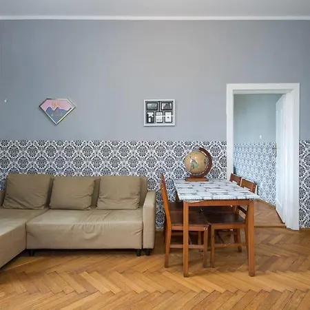 In The Heart Of ! 2 Apartament *