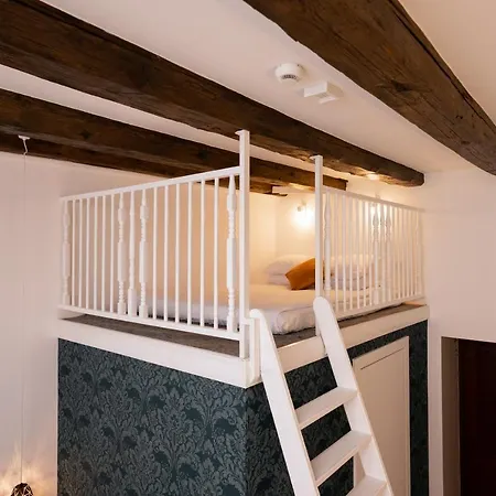 Hive Family House Hotel *