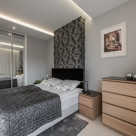 White Pearl Apartment *