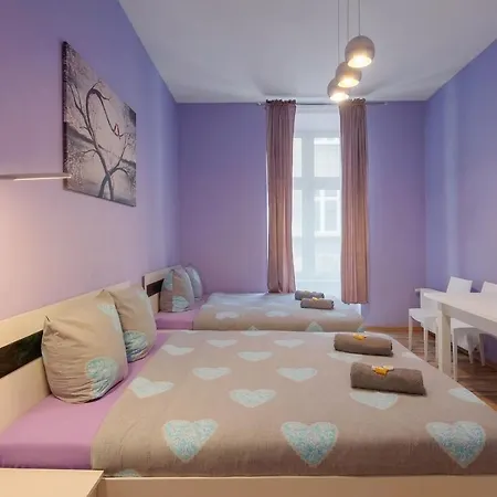 70s Hostel