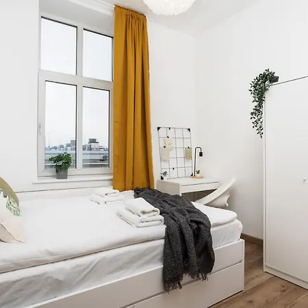 Apartment Bosacka X 1' Main Train & Bus Station - By Upstairs