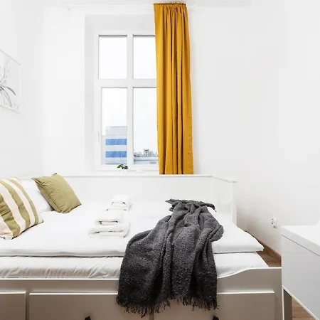 Apartment Bosacka X 1' Main Train & Bus Station - By Upstairs *