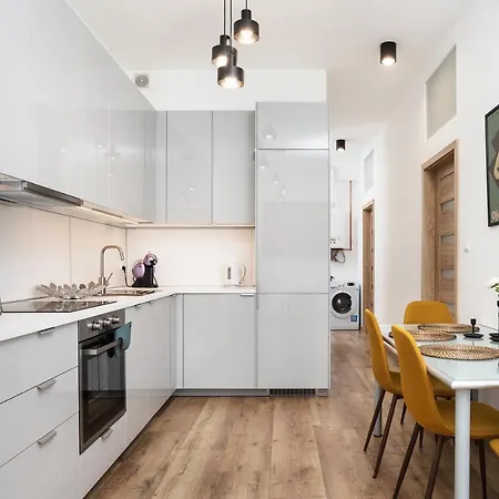 Apartment Bosacka X 1' Main Train & Bus Station - By Upstairs Krakow