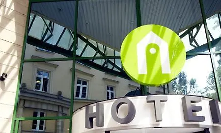 Hotel Campanile Old Town 3*