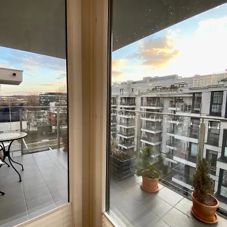 Apartment White And Bright With Riverside View And Parking