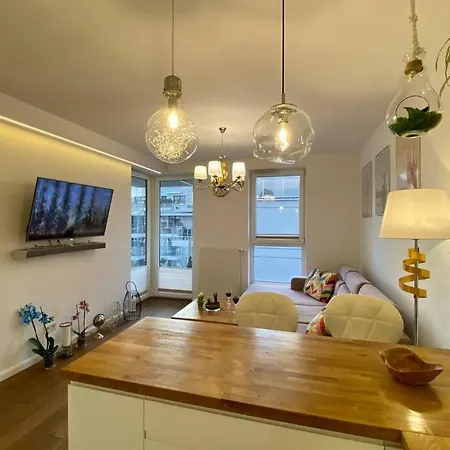 White And Bright With Riverside View And Parking Apartment Krakow
