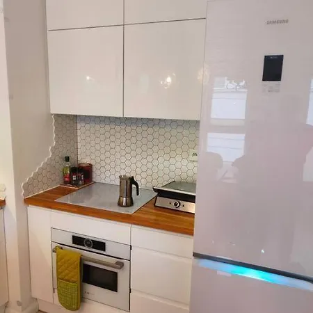 White And Bright With Riverside View And Parking Apartment *
