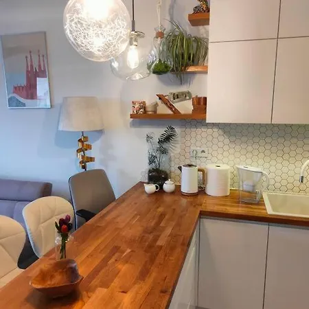 White And Bright With Riverside View And Parking Apartment *