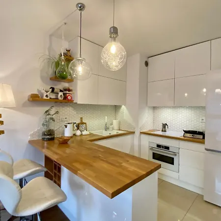 White And Bright With Riverside View And Parking *