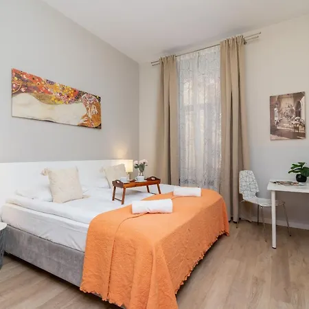 Apartment Planty Park Lobzowska By Renters Krakow
