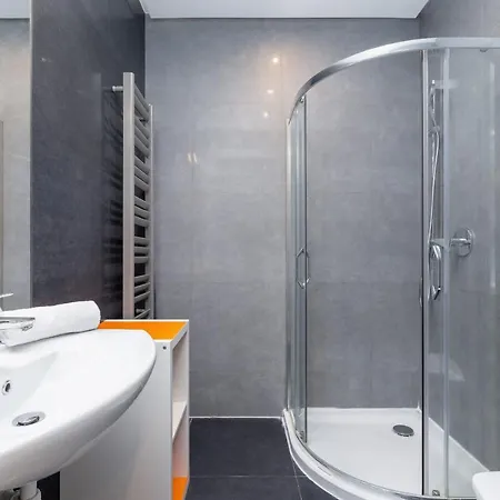 Planty Park Lobzowska By Renters Apartment