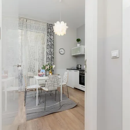 Planty Park Lobzowska By Renters * Krakow