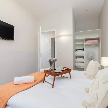 Planty Park Lobzowska By Renters Apartment