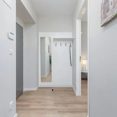 Planty Park Lobzowska By Renters *