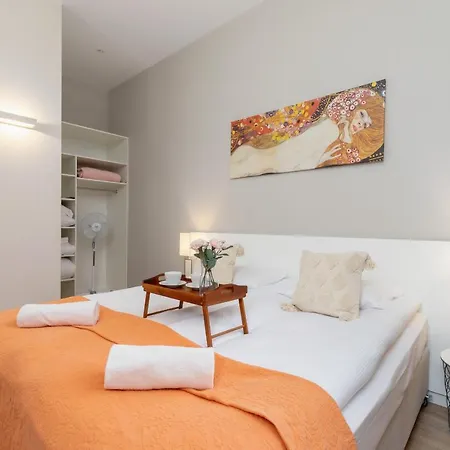 Planty Park Lobzowska By Renters Apartment