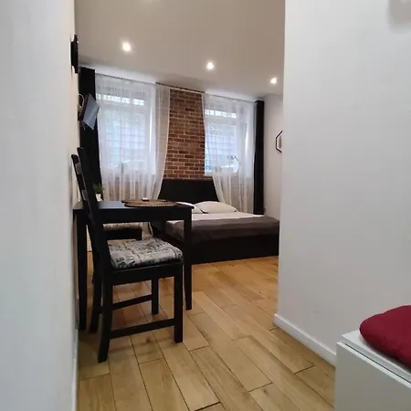 Topolowa - Self Check In - Next To Main Rail, 10 Min To Main Square Apartment *