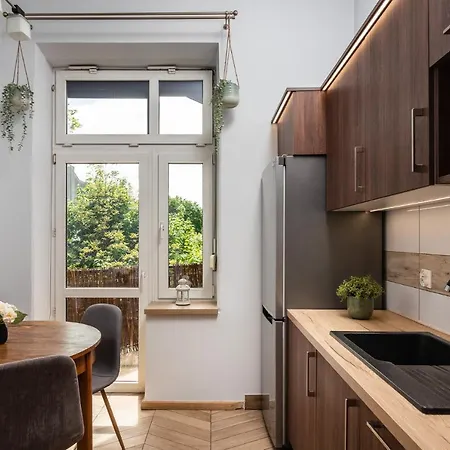 Classy Old Town - By Upstairs Apartment *