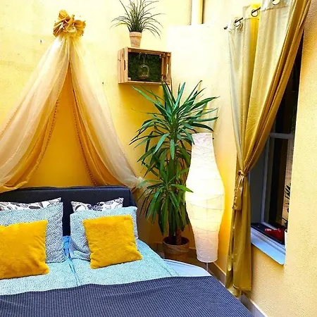 Lares And Penates Apartment *