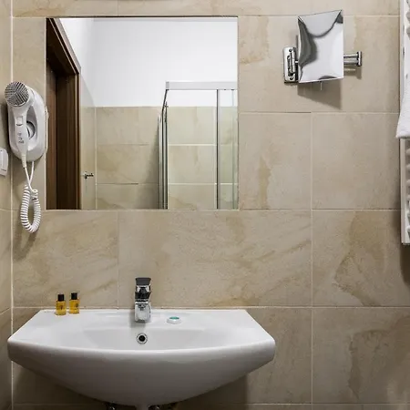 Apartament G12 *