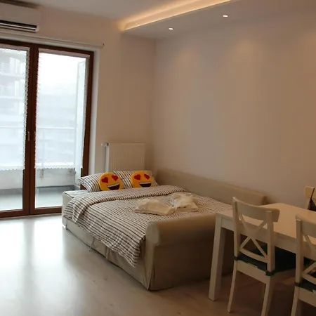 3 Aircon With Free Parking, Balcony Walking Distance Old Town Apartment *