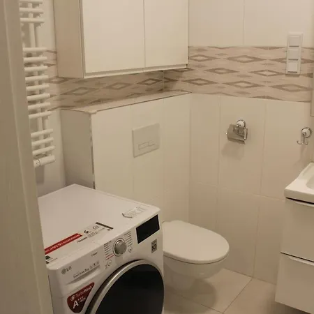 3 Aircon With Free Parking, Balcony Walking Distance Old Town Krakow