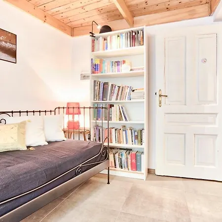 Zacisze Street Apartament