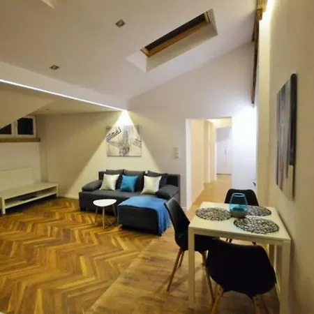 Batorego / Near Old Town Apartment *