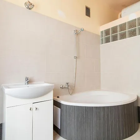 Spacious Zyblikiewicza Street Apartment Krakow
