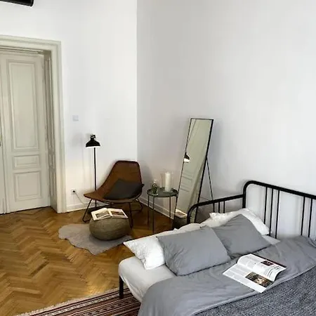 In The Heart Of Old Town Apartment *