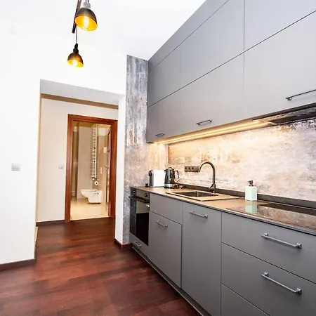 Apartment Inpoint 2-bedrooms With Private Garden And Free Parking Krakow