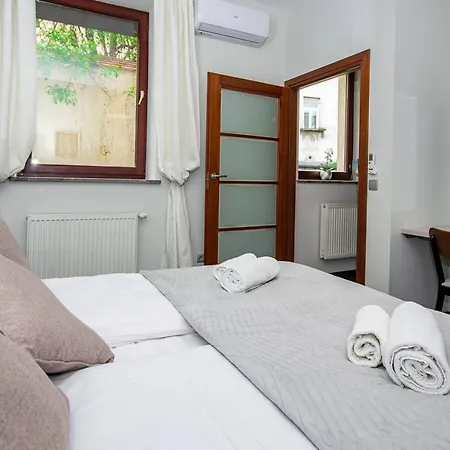 Inpoint 2-bedrooms With Private Garden And Free Parking Apartment Krakow