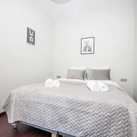 Inpoint 2-bedrooms With Private Garden And Free Parking Apartment