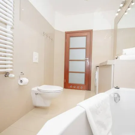 Inpoint 2-bedrooms With Private Garden And Free Parking Apartment *