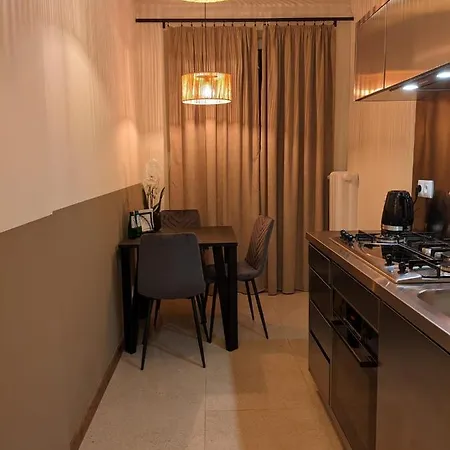 Spacious Two-bedroom In The Center Apartment