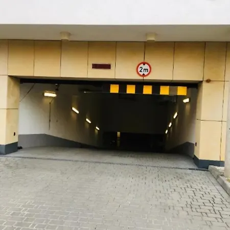Apartment 3 Aircon With Free Parking, Balcony Walking Distance Old Town Krakow