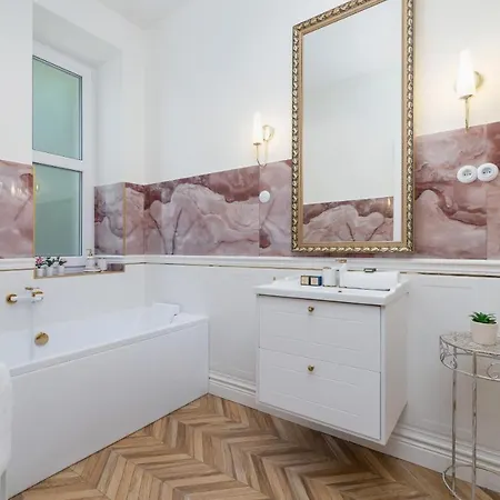 Luxurious & Unique Mickiewicza Cracow By Renters Prestige *