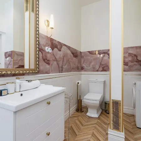 Luxurious & Unique Mickiewicza Cracow By Renters Prestige Apartament *