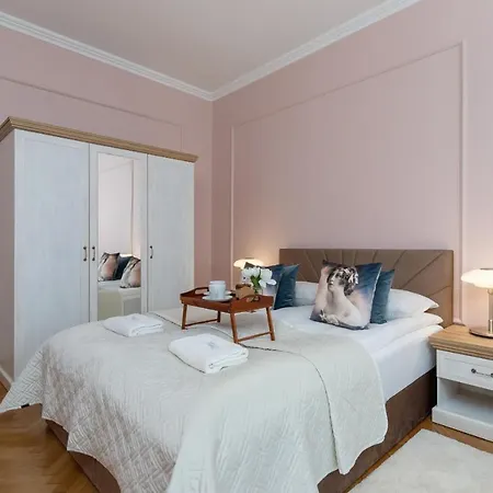 Apartament Luxurious & Unique Mickiewicza Cracow By Renters Prestige