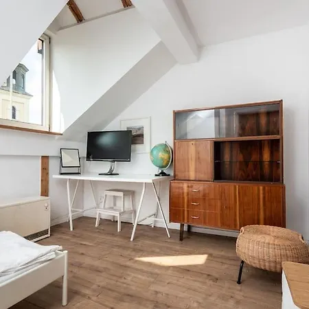 Artistic Flat With Entresol - 5' Market Square - By Upstairs Lägenhet
