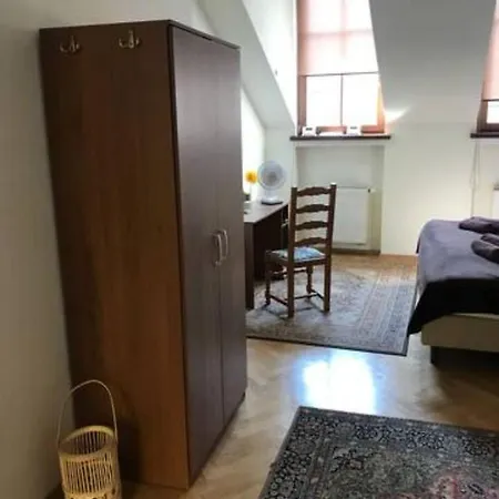 Apartment Old Town / Florianska 29 *