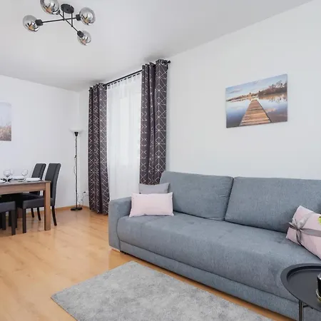 Cozy With Balcony Chmieleniec By Renters