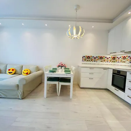 3 Aircon With Free Parking, Balcony Walking Distance Old Town Apartment