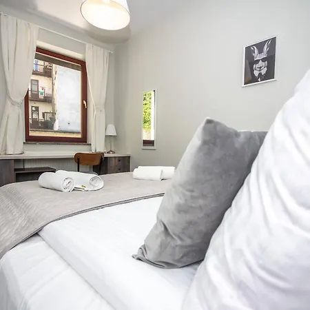 Inpoint 2-bedrooms With Private Garden And Free Parking Apartment *