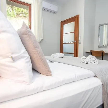 Inpoint 2-bedrooms With Private Garden And Free Parking * Krakow