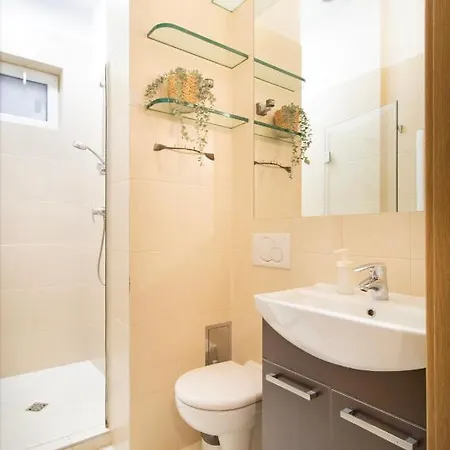 Castle View Krasinskiego Avenue Apartment