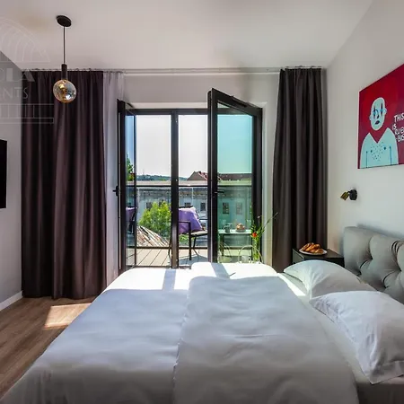 Fragola Rajska 3 - Modern Studios, Park 3*